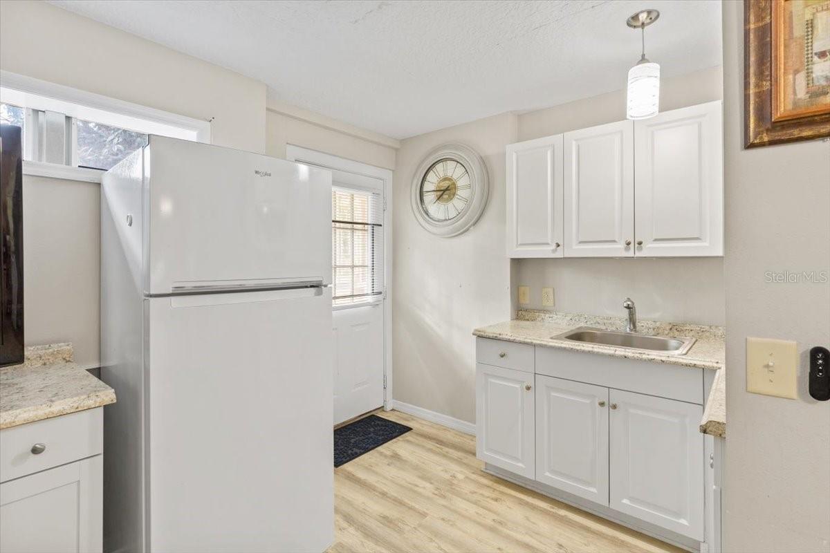 Image 19 of 66 For 824 Fleming Avenue