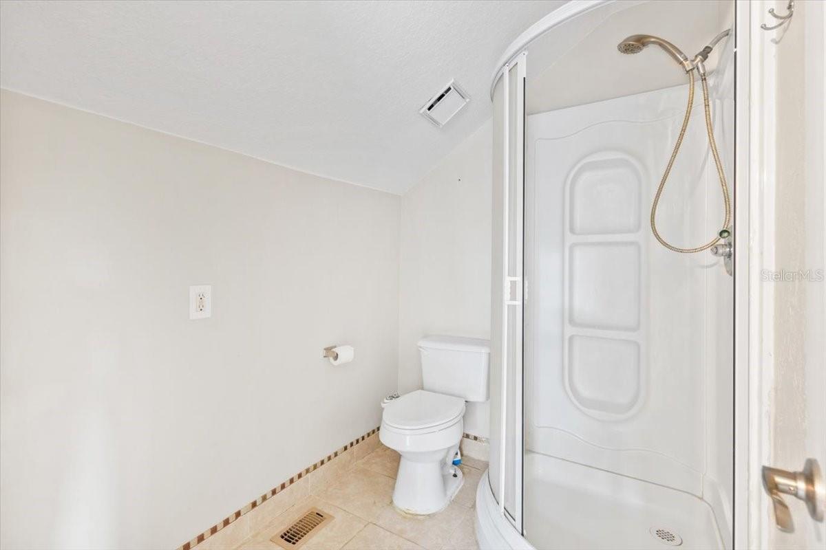 Image 39 of 66 For 824 Fleming Avenue