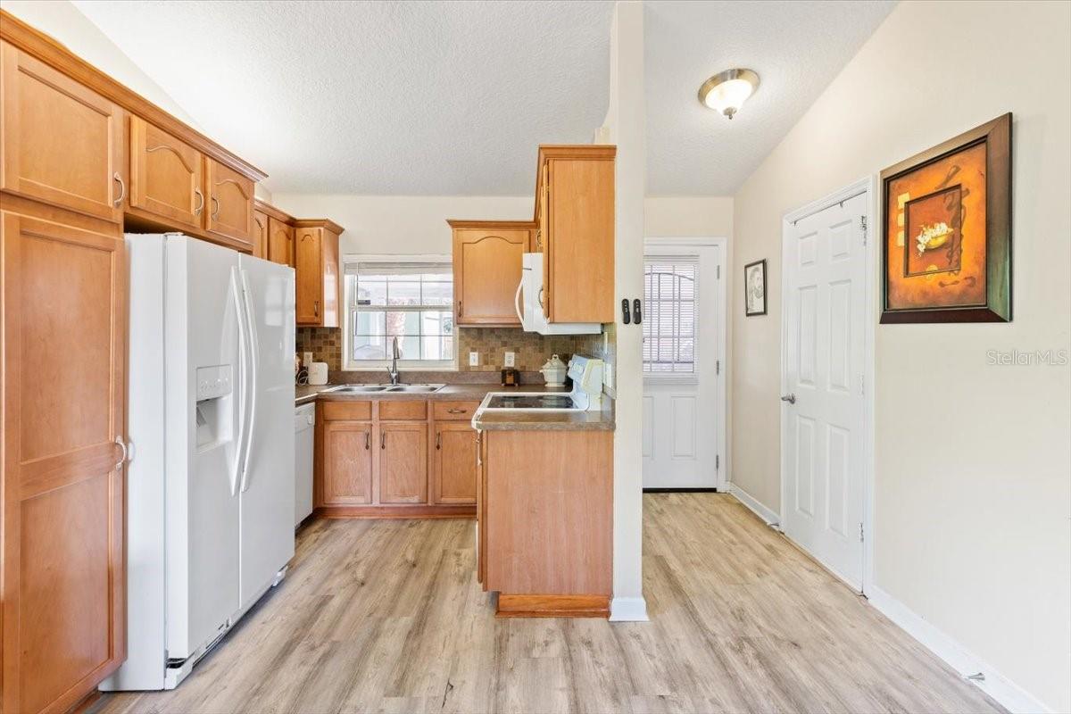 Image 7 of 66 For 824 Fleming Avenue