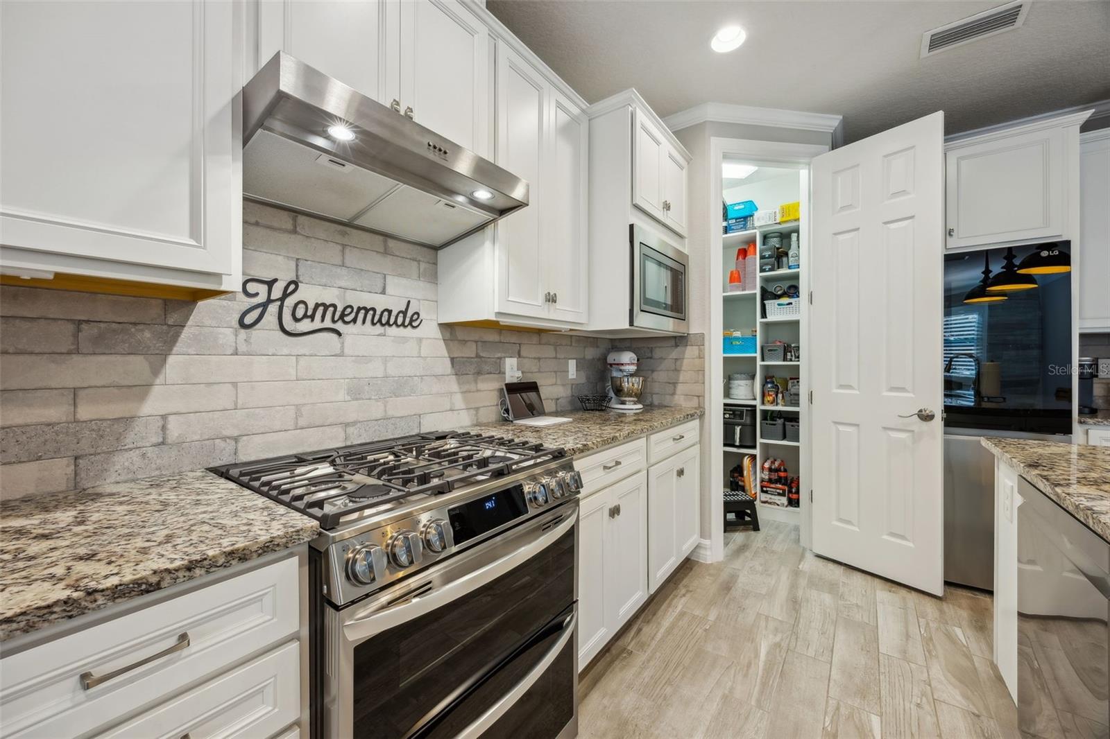 Image 12 of 88 For 76 Artist Oaks Court