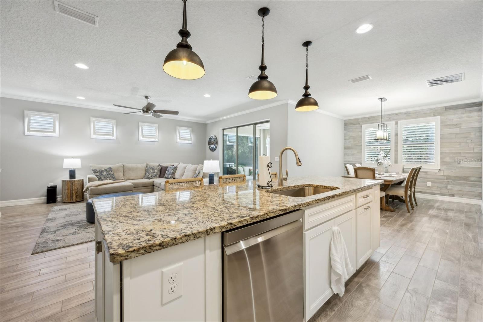 Image 14 of 88 For 76 Artist Oaks Court