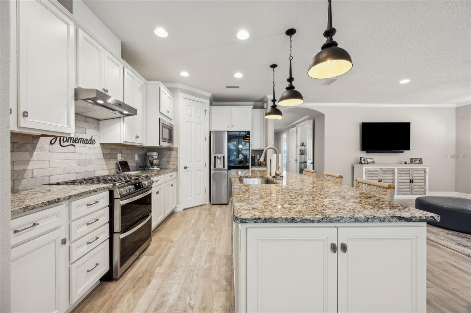 Image 15 of 88 For 76 Artist Oaks Court