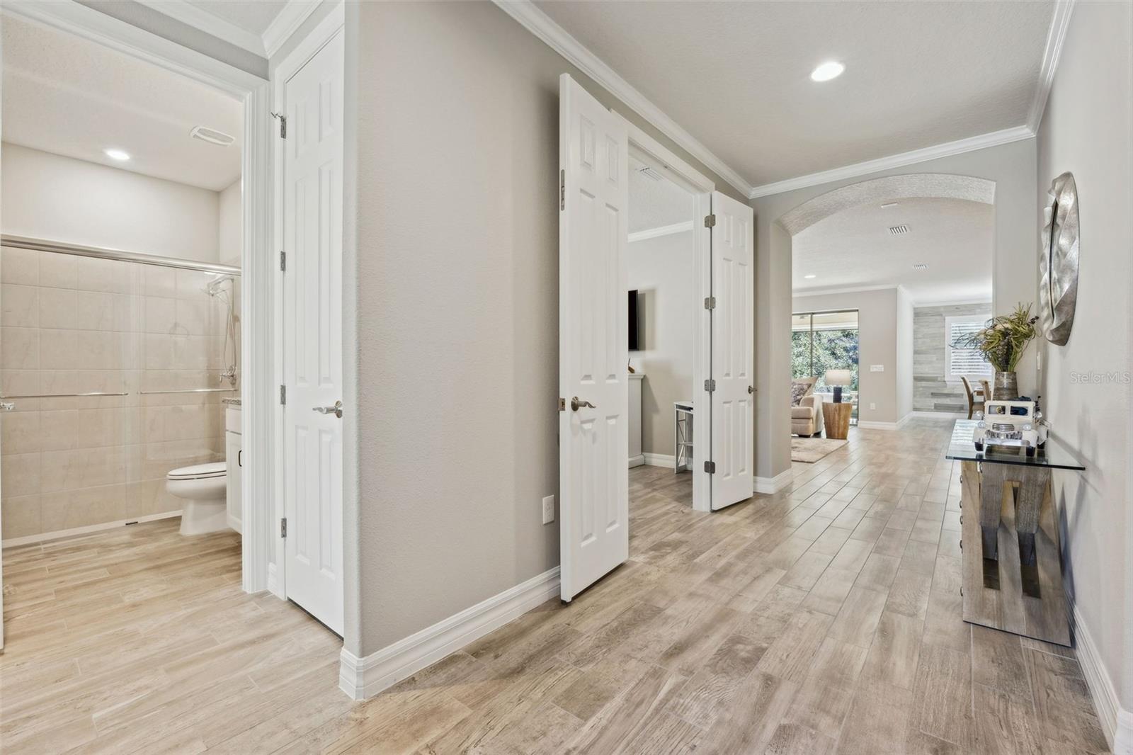 Image 21 of 88 For 76 Artist Oaks Court