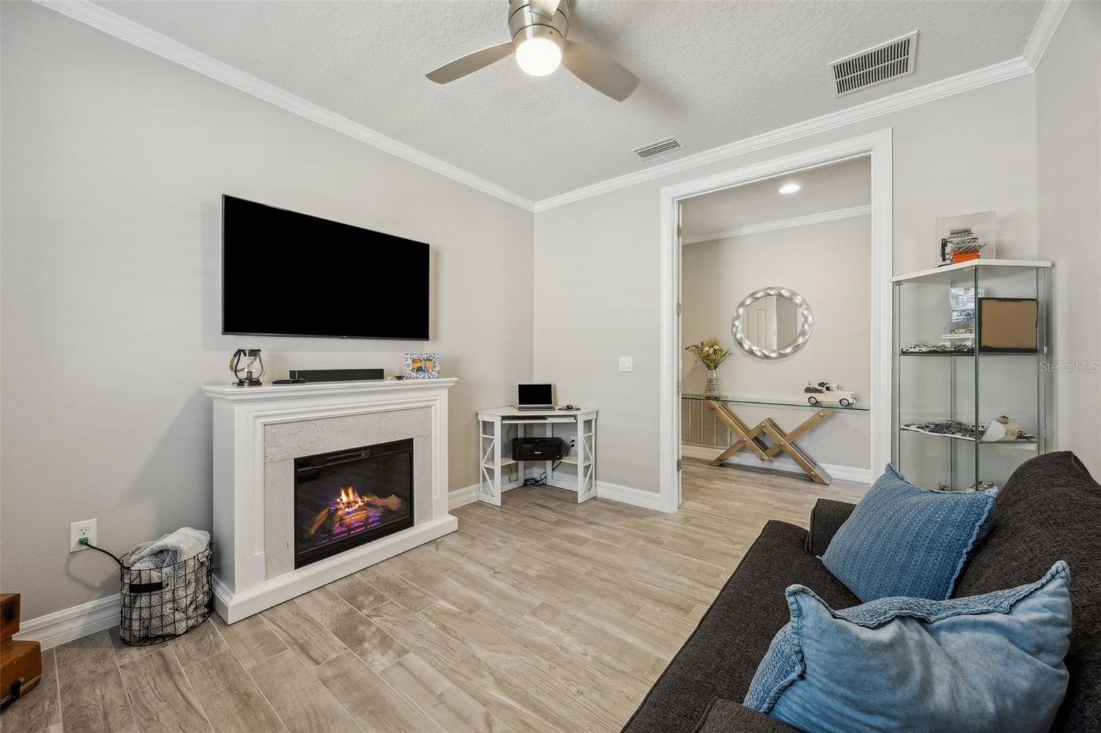 Image 24 of 88 For 76 Artist Oaks Court