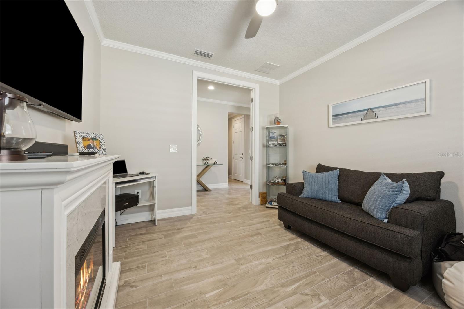 Image 25 of 88 For 76 Artist Oaks Court