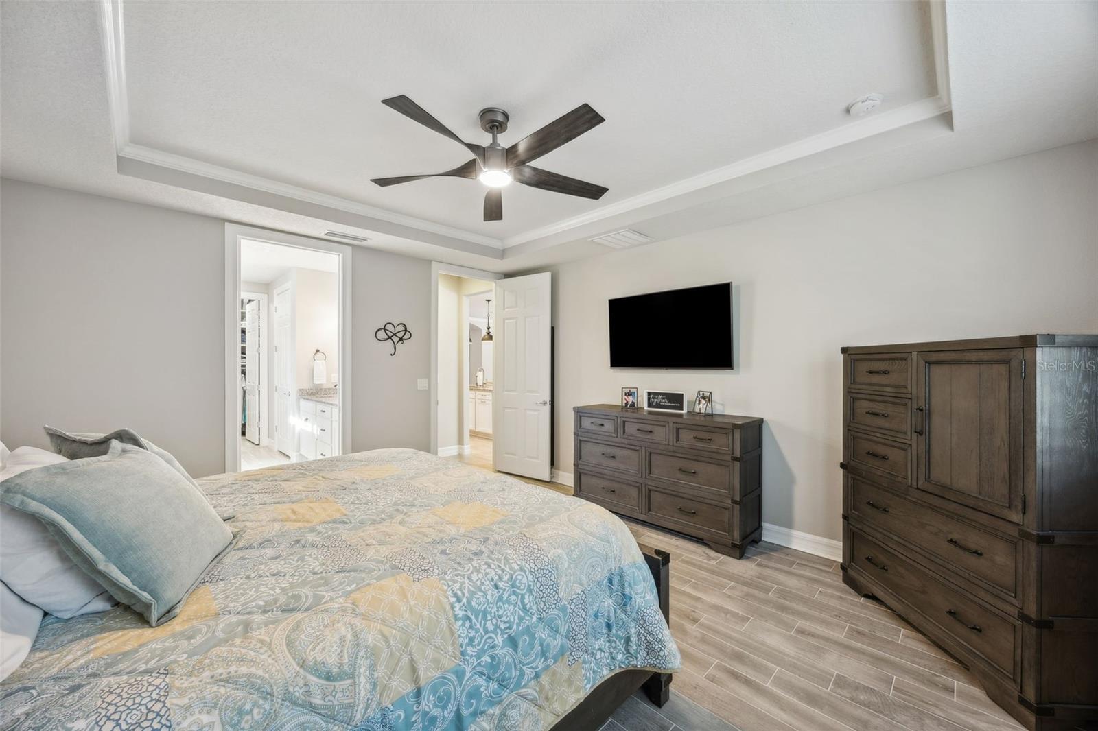 Image 28 of 88 For 76 Artist Oaks Court