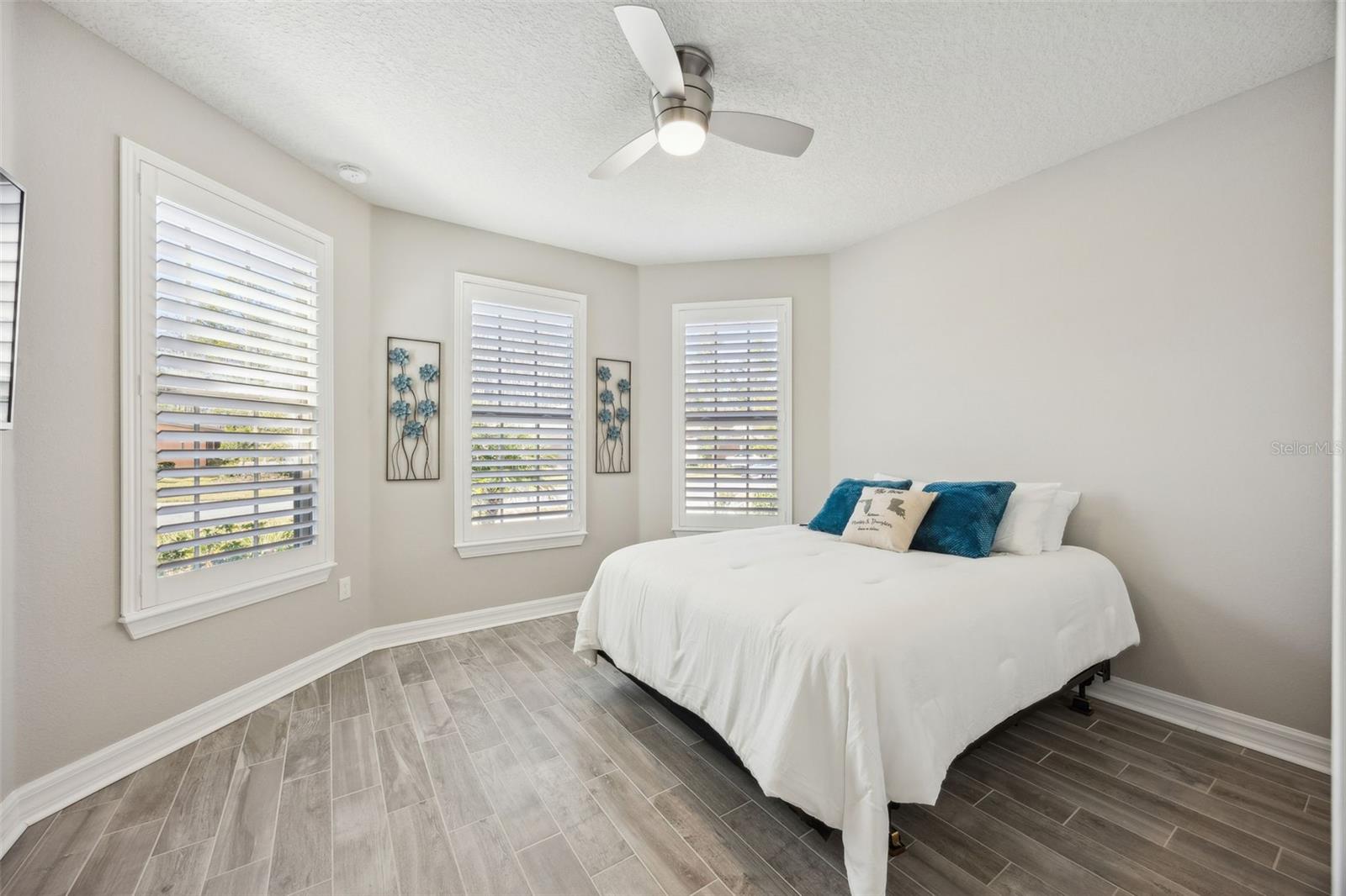 Image 34 of 88 For 76 Artist Oaks Court