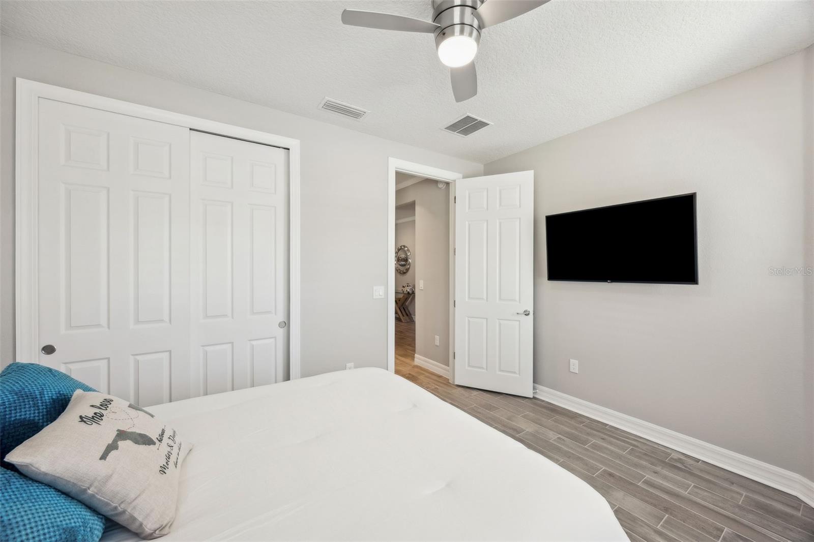 Image 35 of 88 For 76 Artist Oaks Court