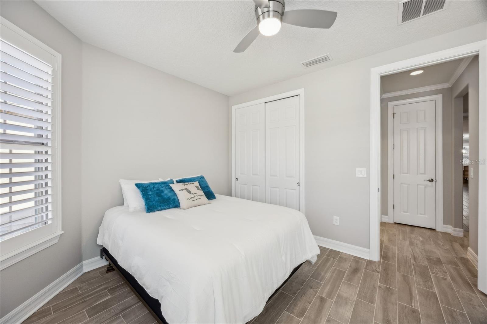 Image 36 of 88 For 76 Artist Oaks Court