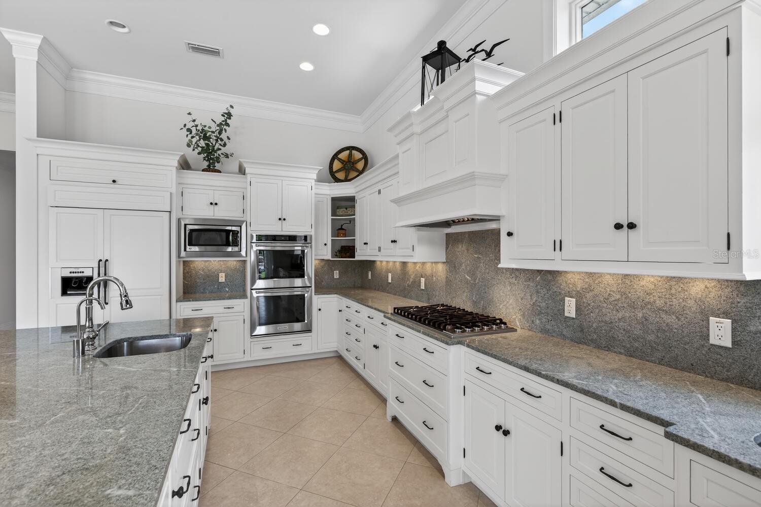 Image 16 of 97 For 7 Capri Court