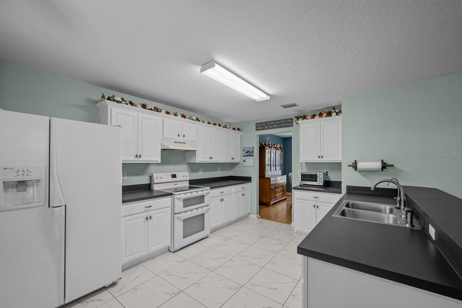 Image 17 of 83 For 14 Burnley Place