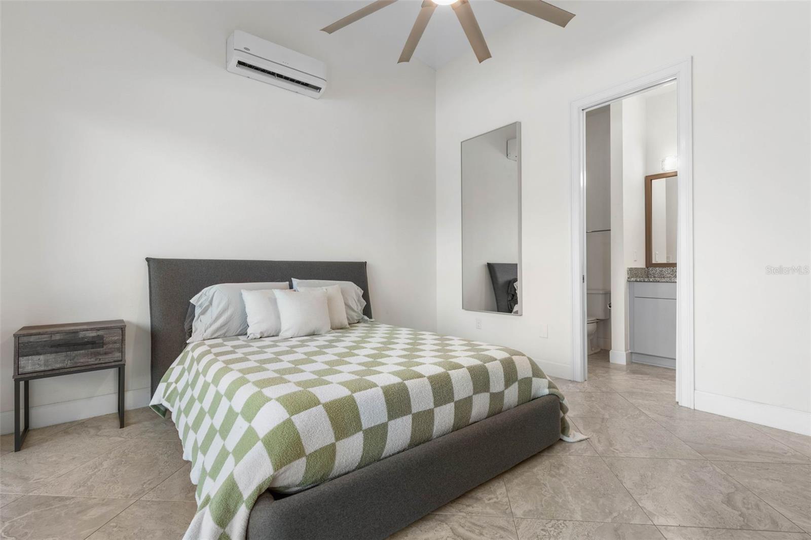 Image 48 of 92 For 173 Island Estates Parkway