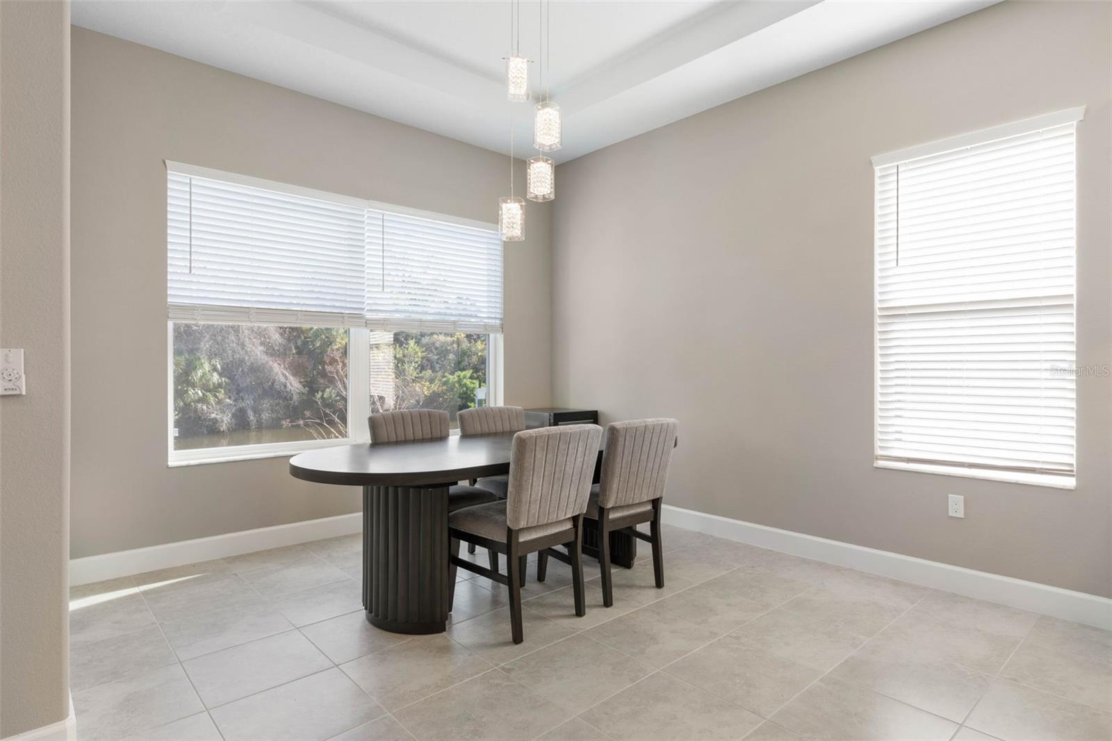 Image 18 of 82 For 7 Curtis Court