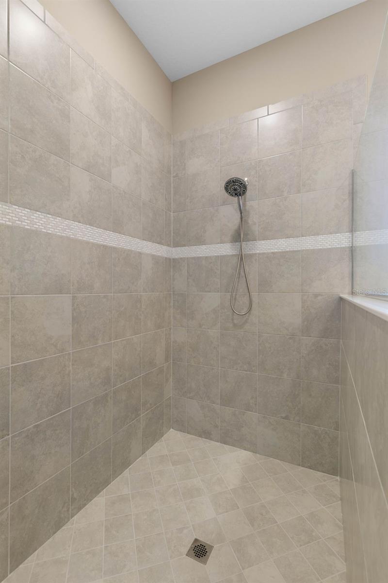 Image 42 of 82 For 7 Curtis Court