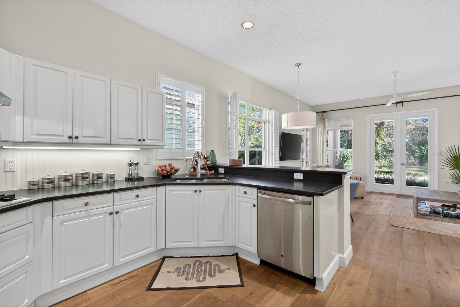 Image 13 of 94 For 8 Monterrey Drive