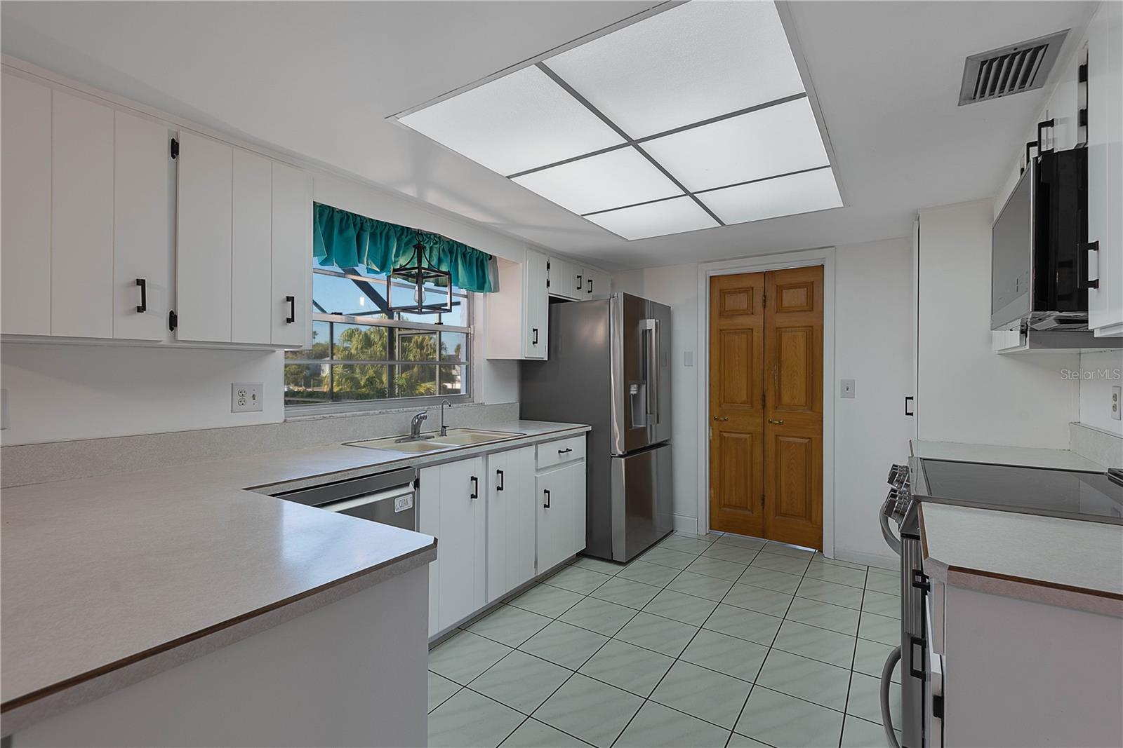 Image 27 of 80 For 31 Fleming Court