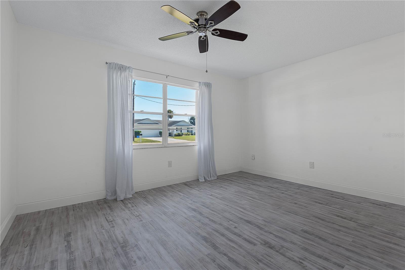 Image 47 of 80 For 31 Fleming Court