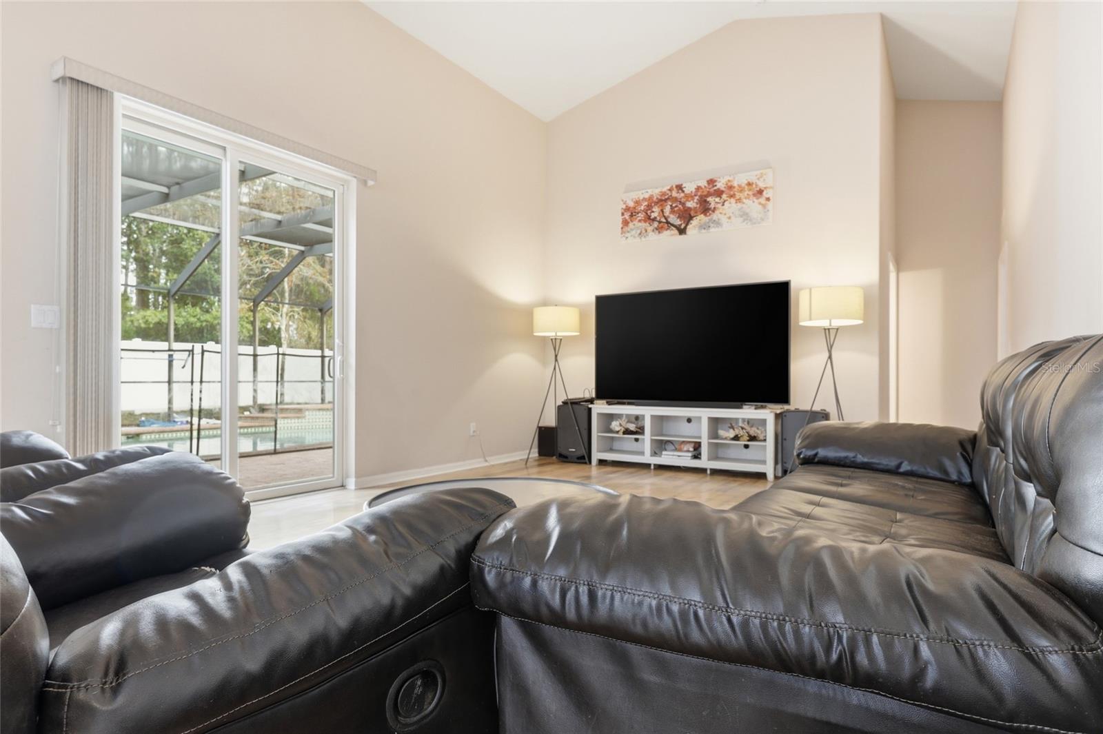 Image 28 of 48 For 57 Pickering Drive