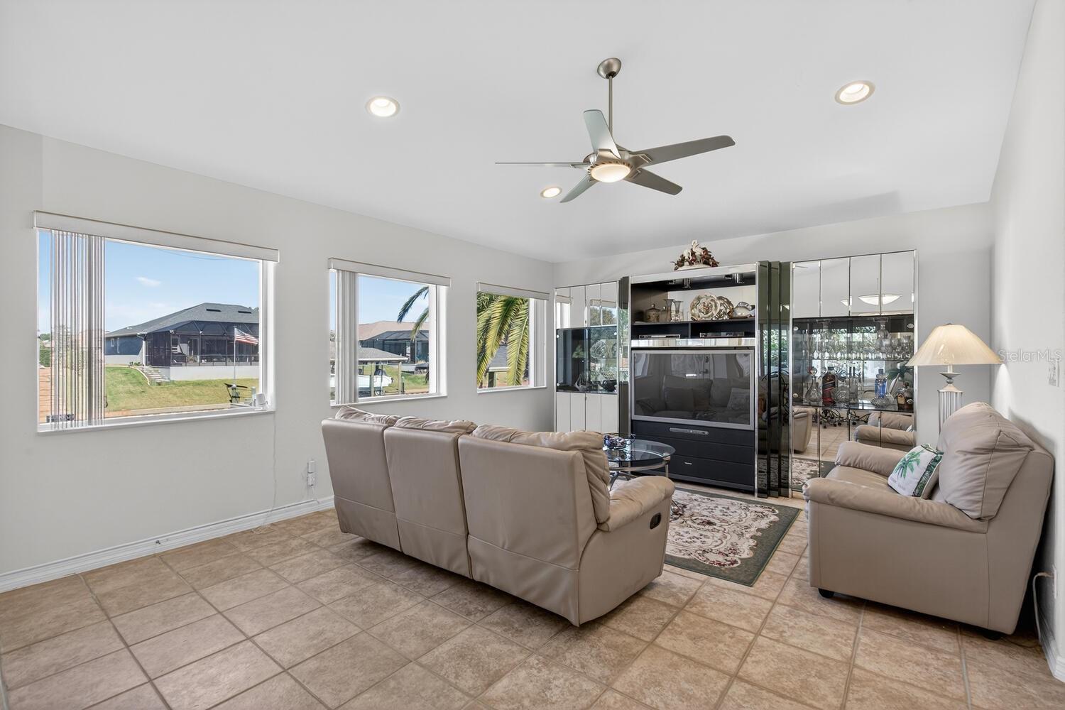 Image 25 of 73 For 10 Collinson Court