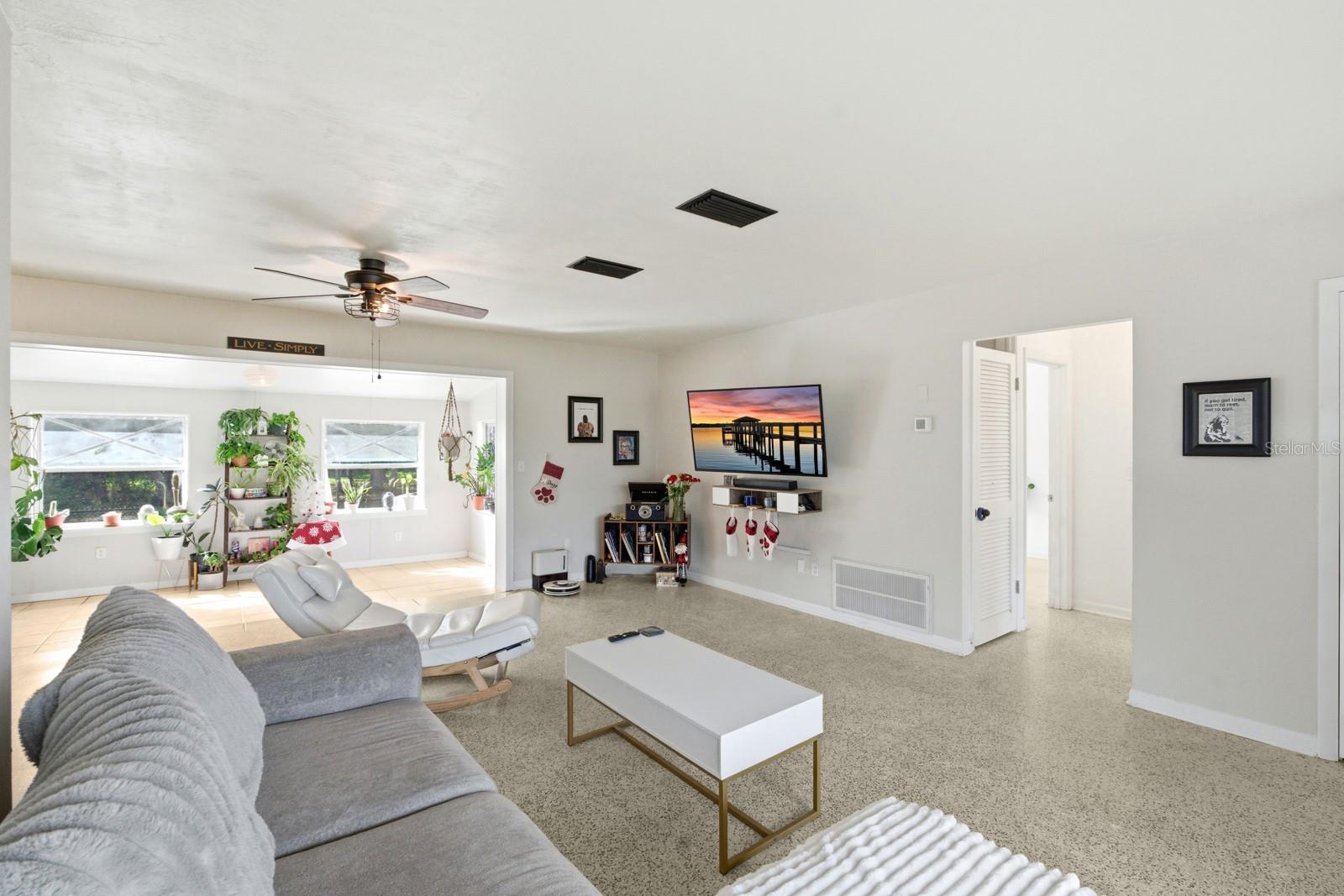 Image 5 of 33 For 1456 Helena Court