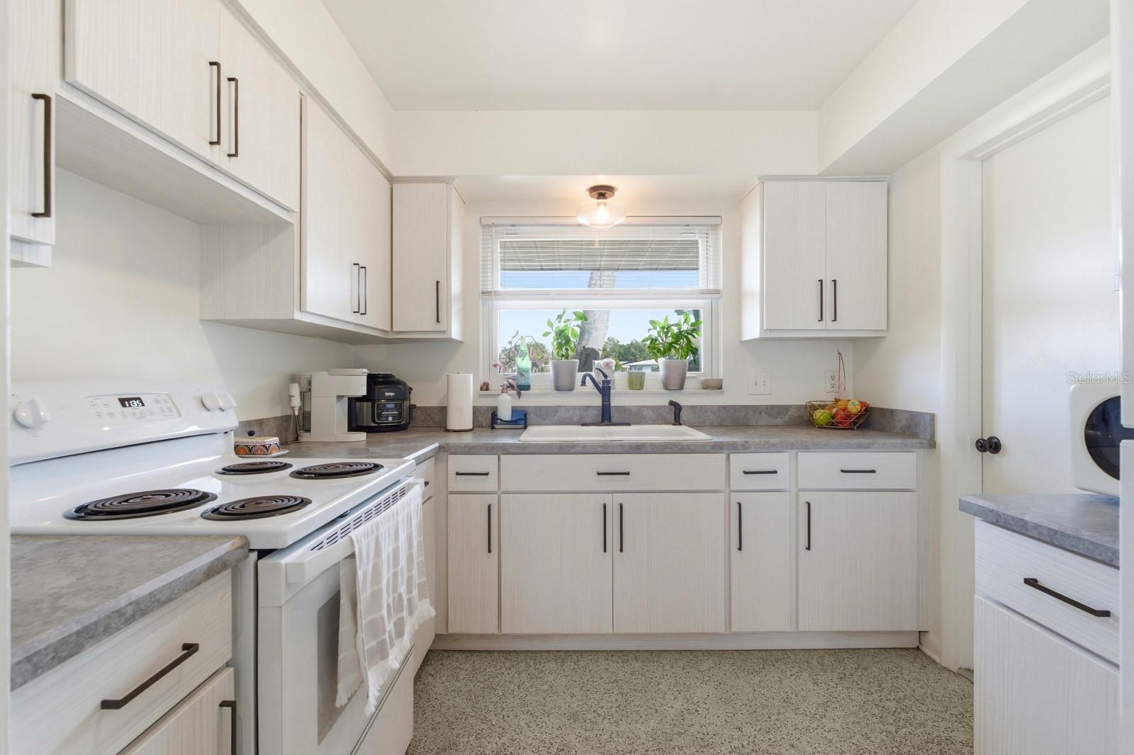 Image 6 of 33 For 1456 Helena Court