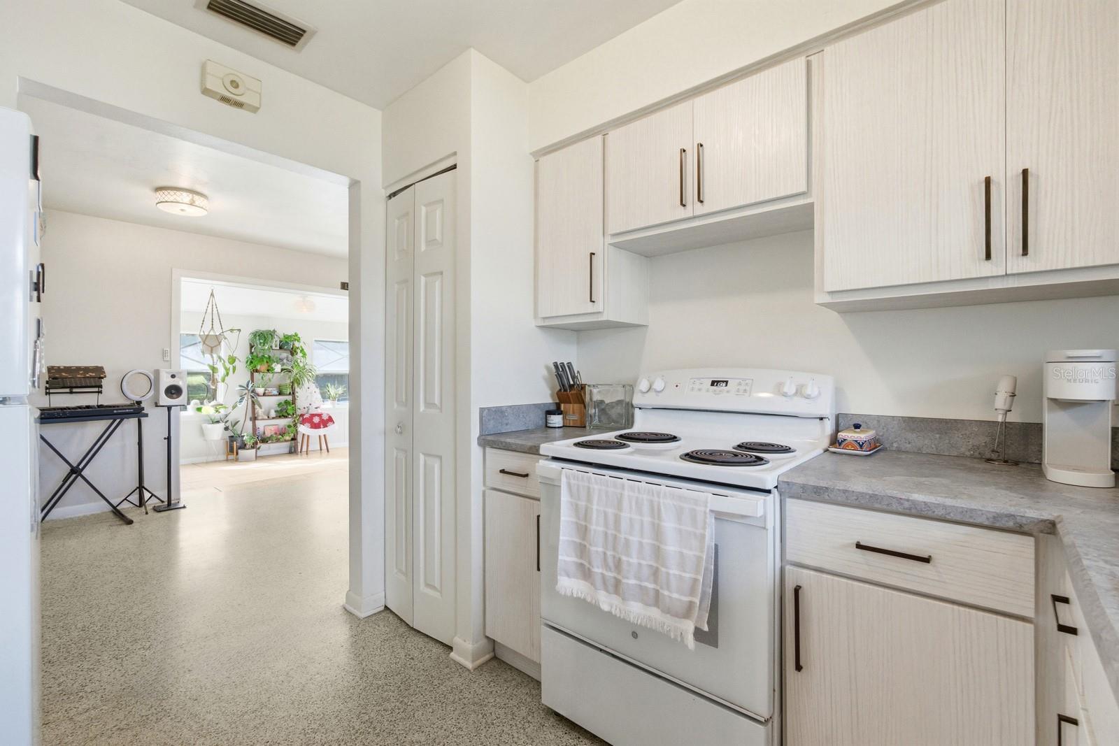 Image 7 of 33 For 1456 Helena Court