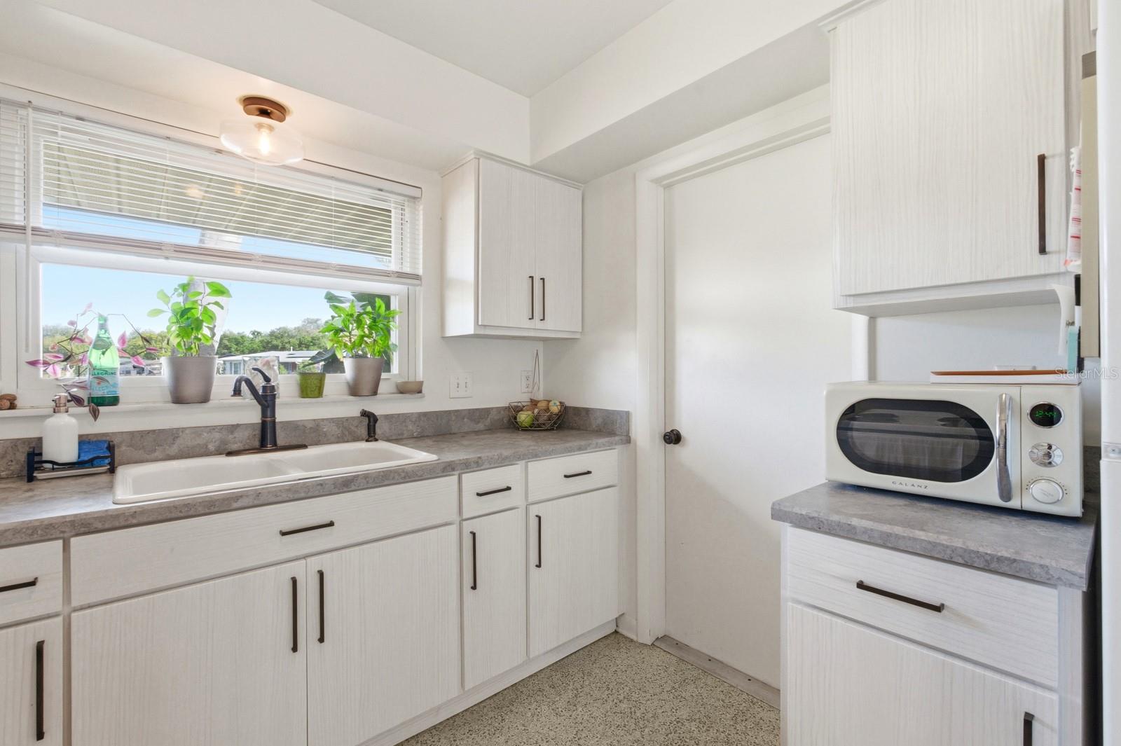 Image 8 of 33 For 1456 Helena Court