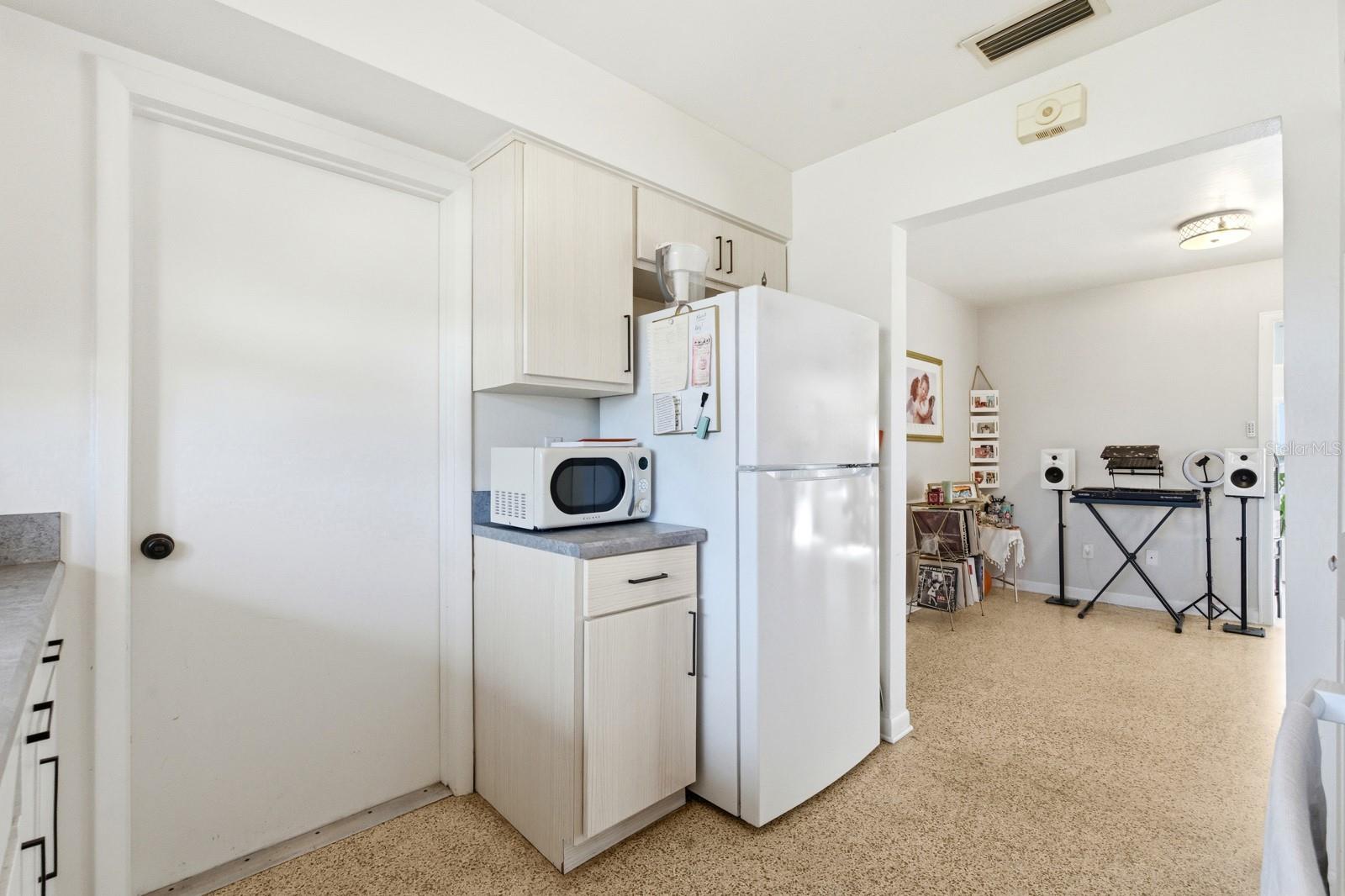 Image 9 of 33 For 1456 Helena Court