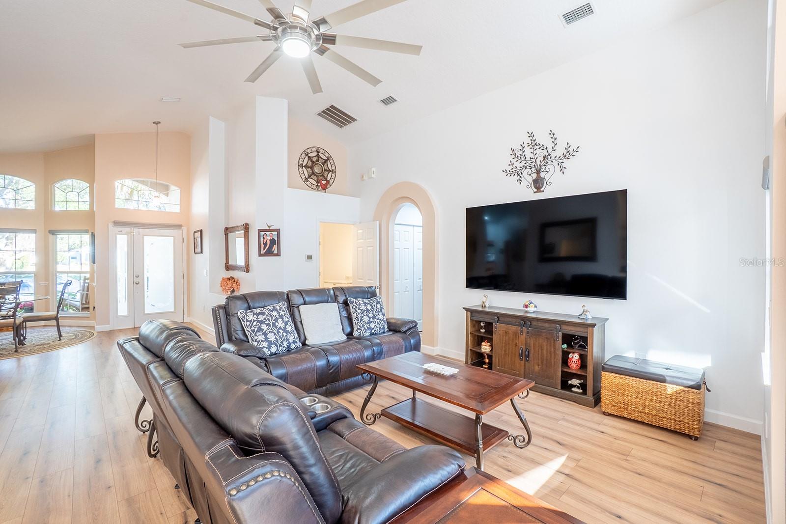 Image 8 of 45 For 46 Shinnecock Drive