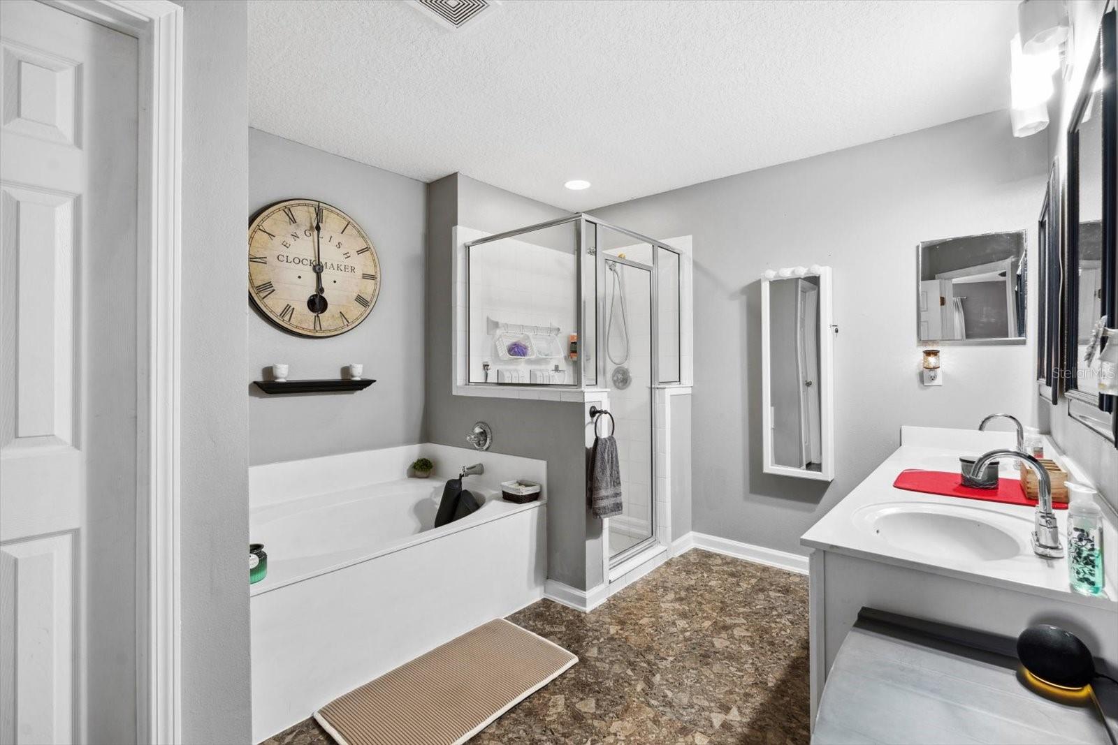 Image 17 of 32 For 24 Riviera Estates Court