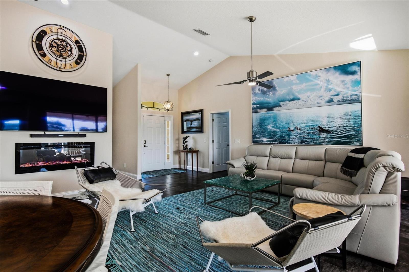 Image 12 of 89 For 32 Cheyenne Court