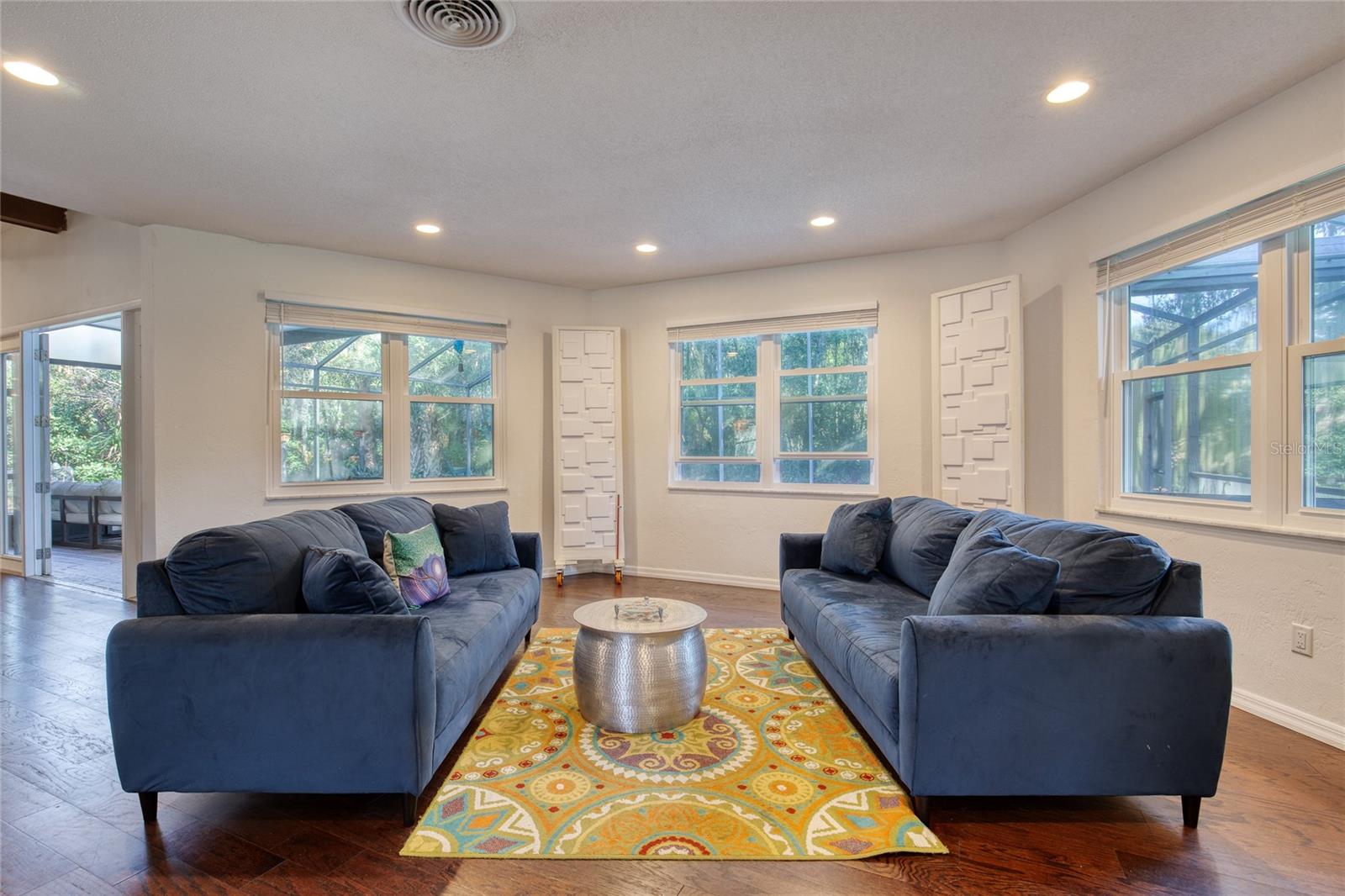 Image 16 of 73 For 77 St Andrews Drive