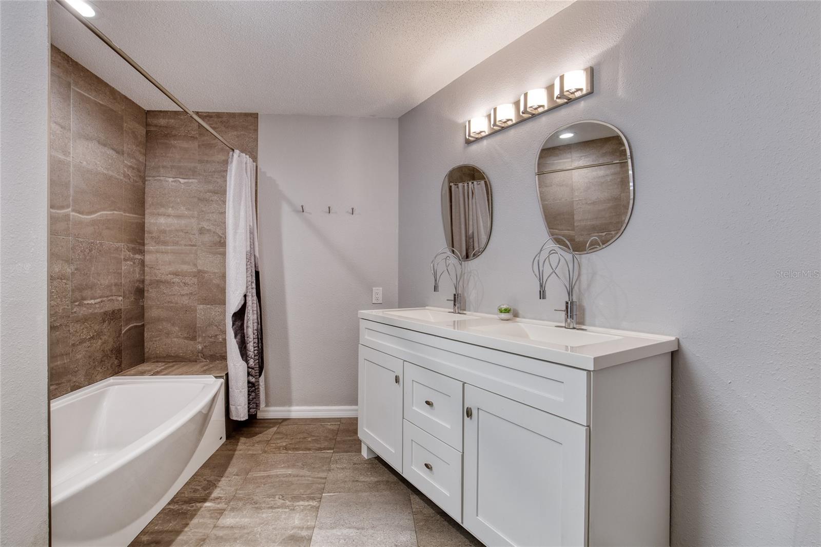 Image 27 of 73 For 77 St Andrews Drive