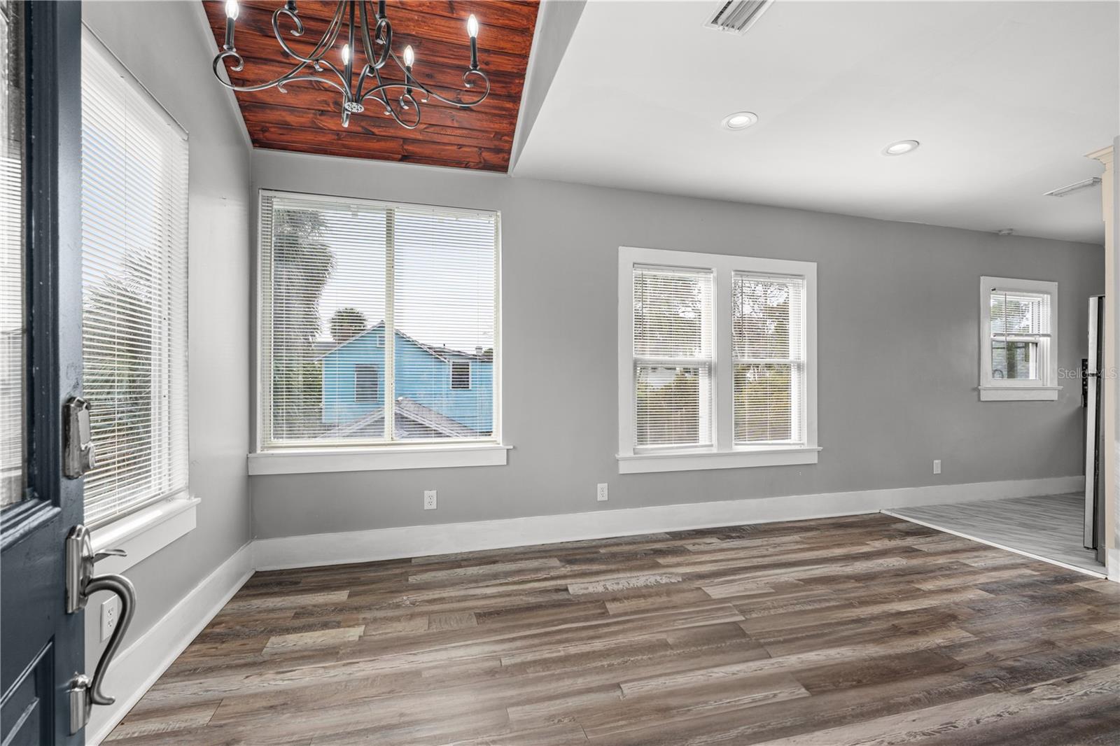 Image 14 of 50 For 520 Vermont Avenue