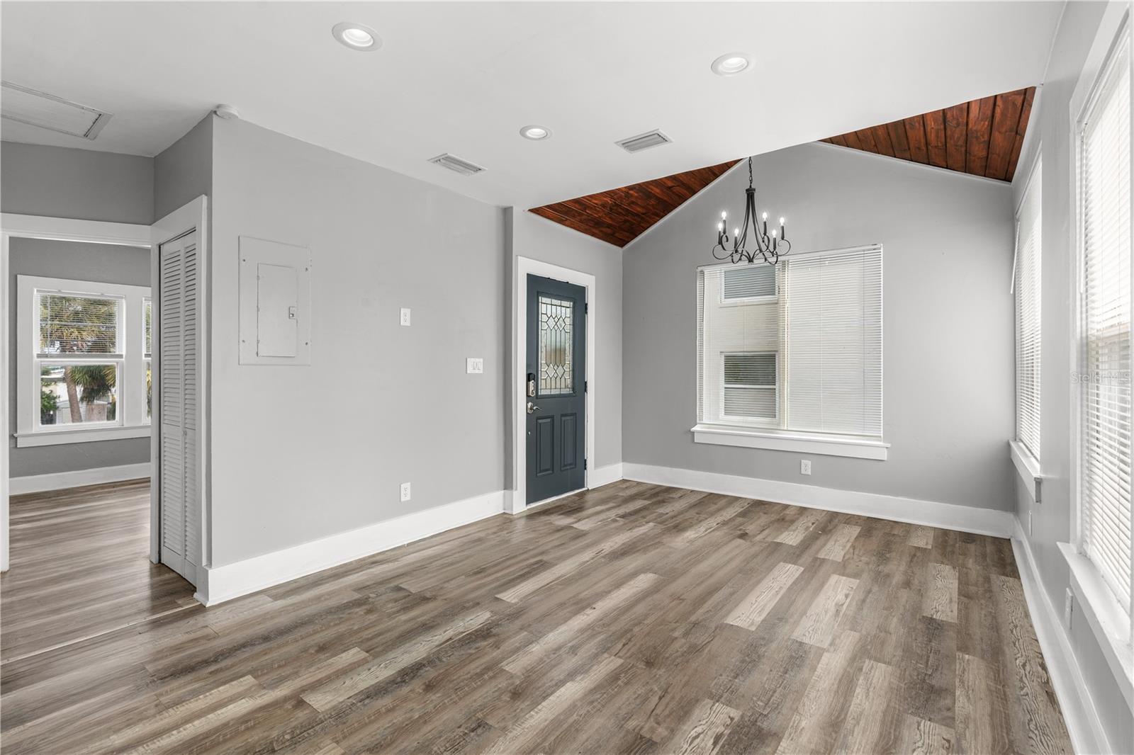 Image 17 of 50 For 520 Vermont Avenue