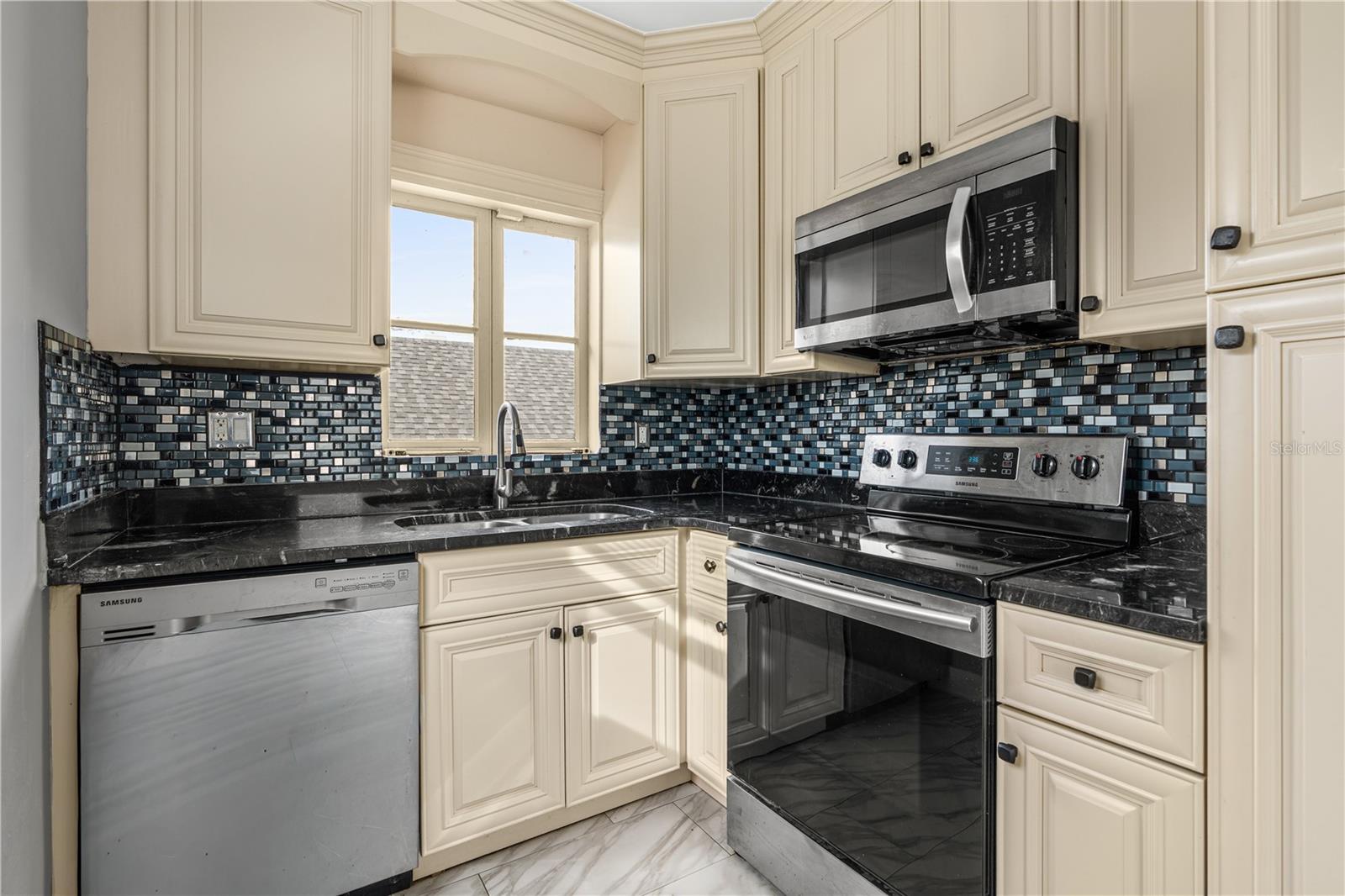 Image 23 of 50 For 520 Vermont Avenue