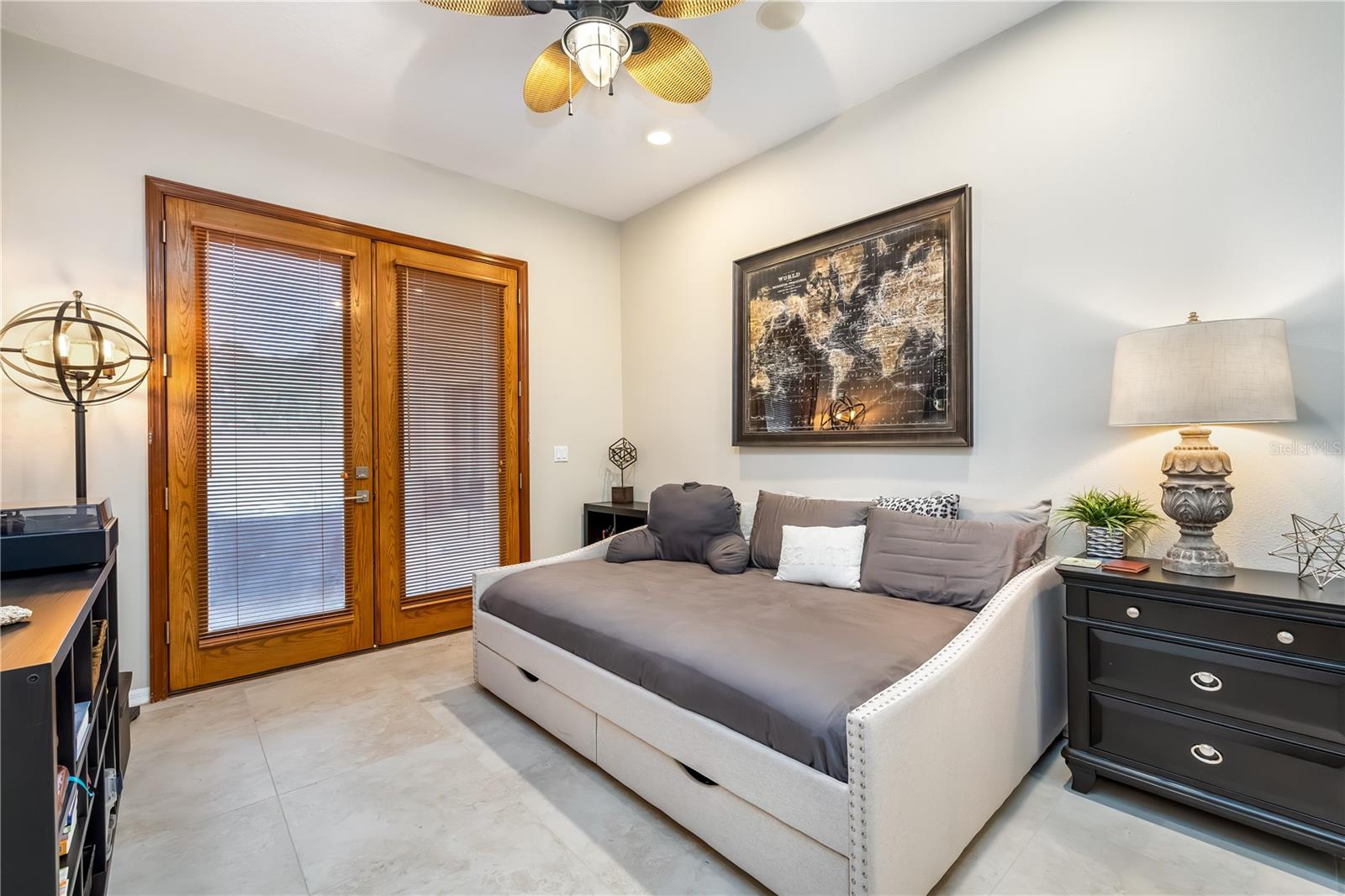 Image 32 of 68 For 31 Coleridge Court