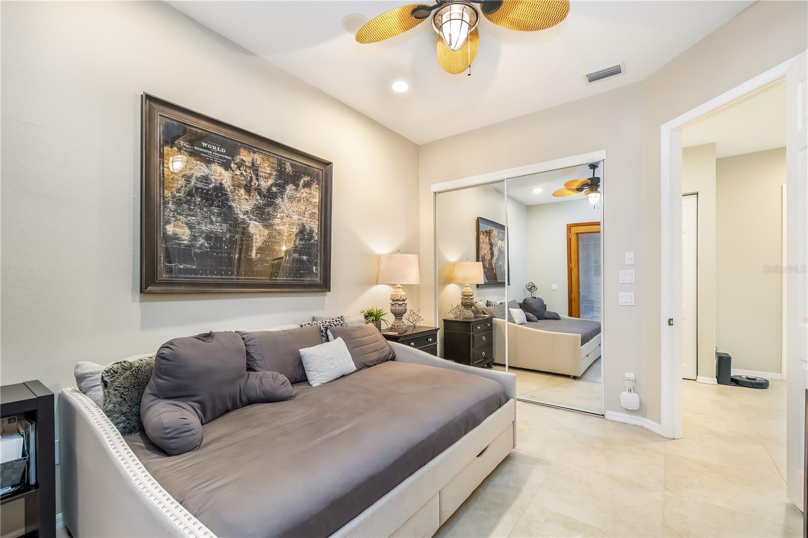 Image 33 of 68 For 31 Coleridge Court