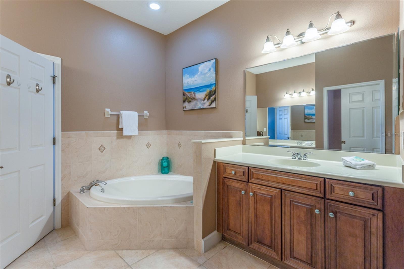 Image 21 of 39 For 600 Cinnamon Beach Way 521