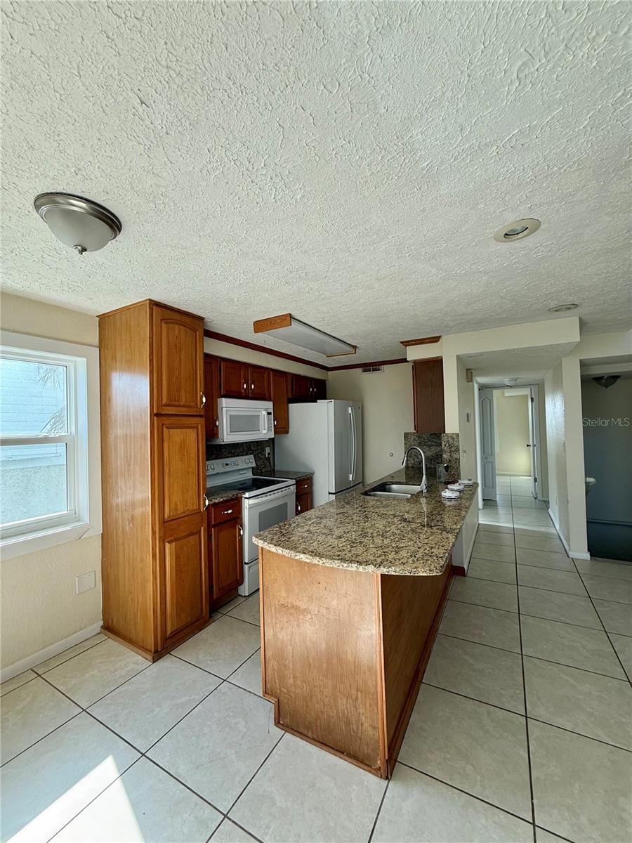 Image 7 of 24 For 1405 Central Avenue