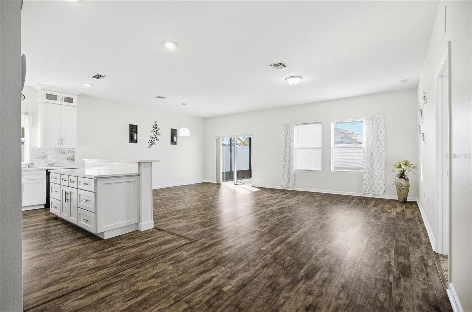 Image 16 of 58 For 367 Eaglecrest Drive