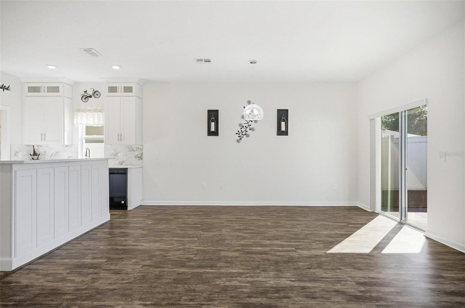 Image 18 of 58 For 367 Eaglecrest Drive