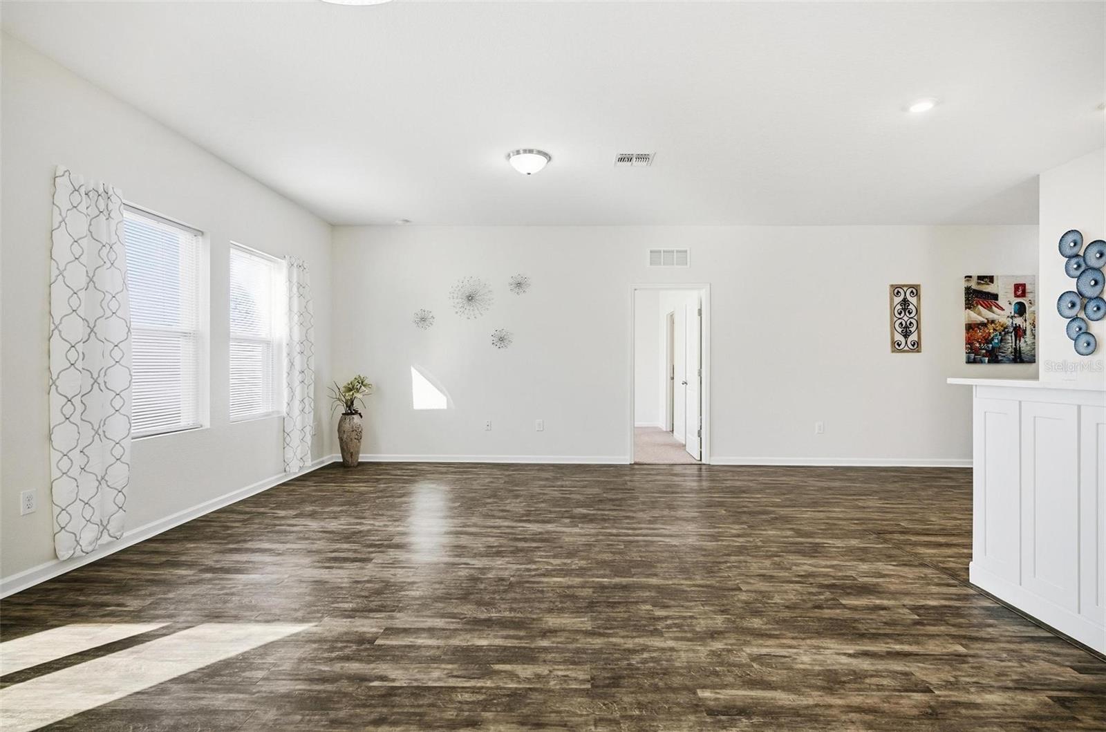 Image 19 of 58 For 367 Eaglecrest Drive