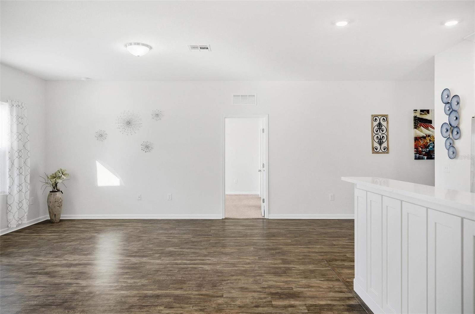 Image 21 of 58 For 367 Eaglecrest Drive