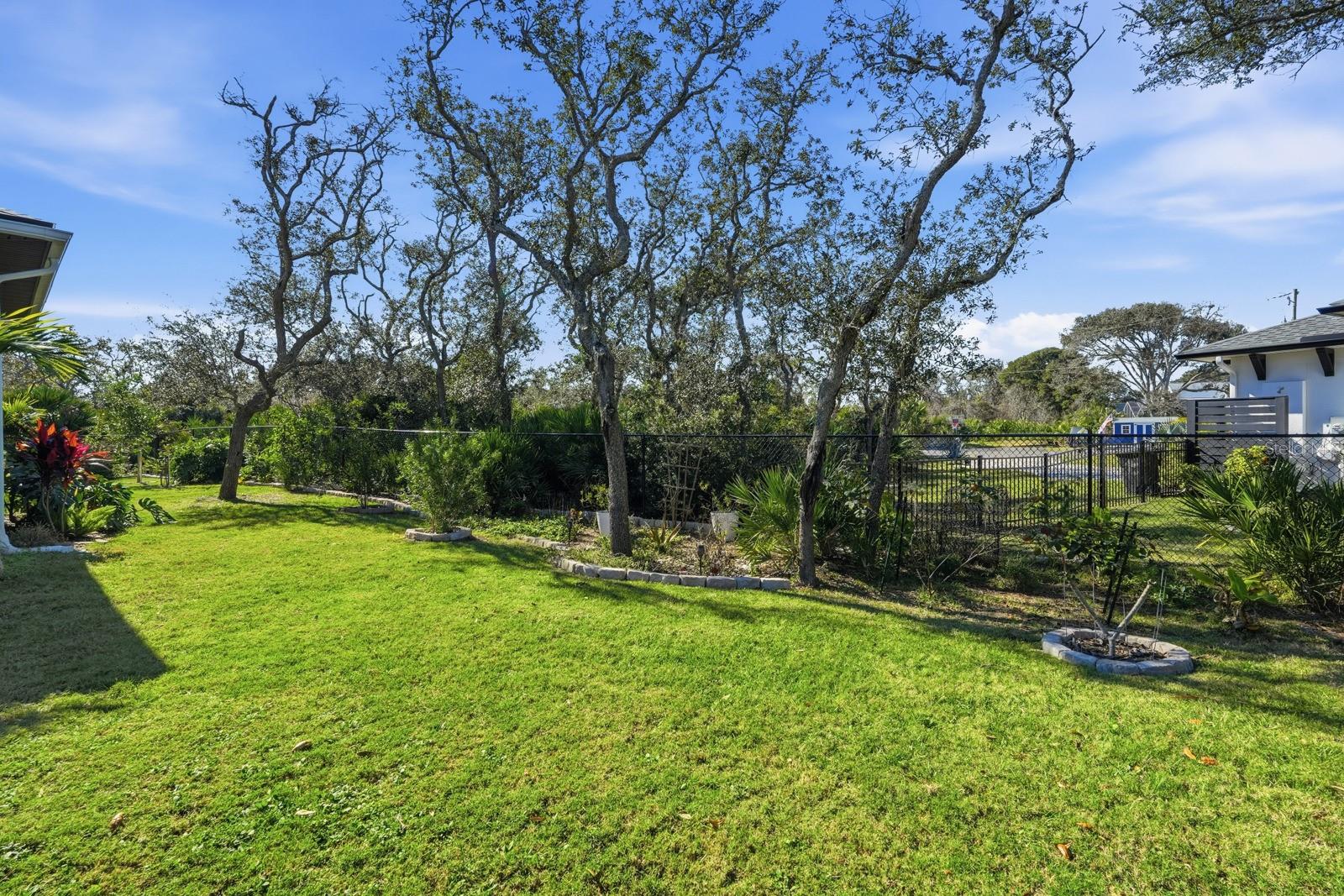 Image 30 of 42 For 14 Dogwood Terrace