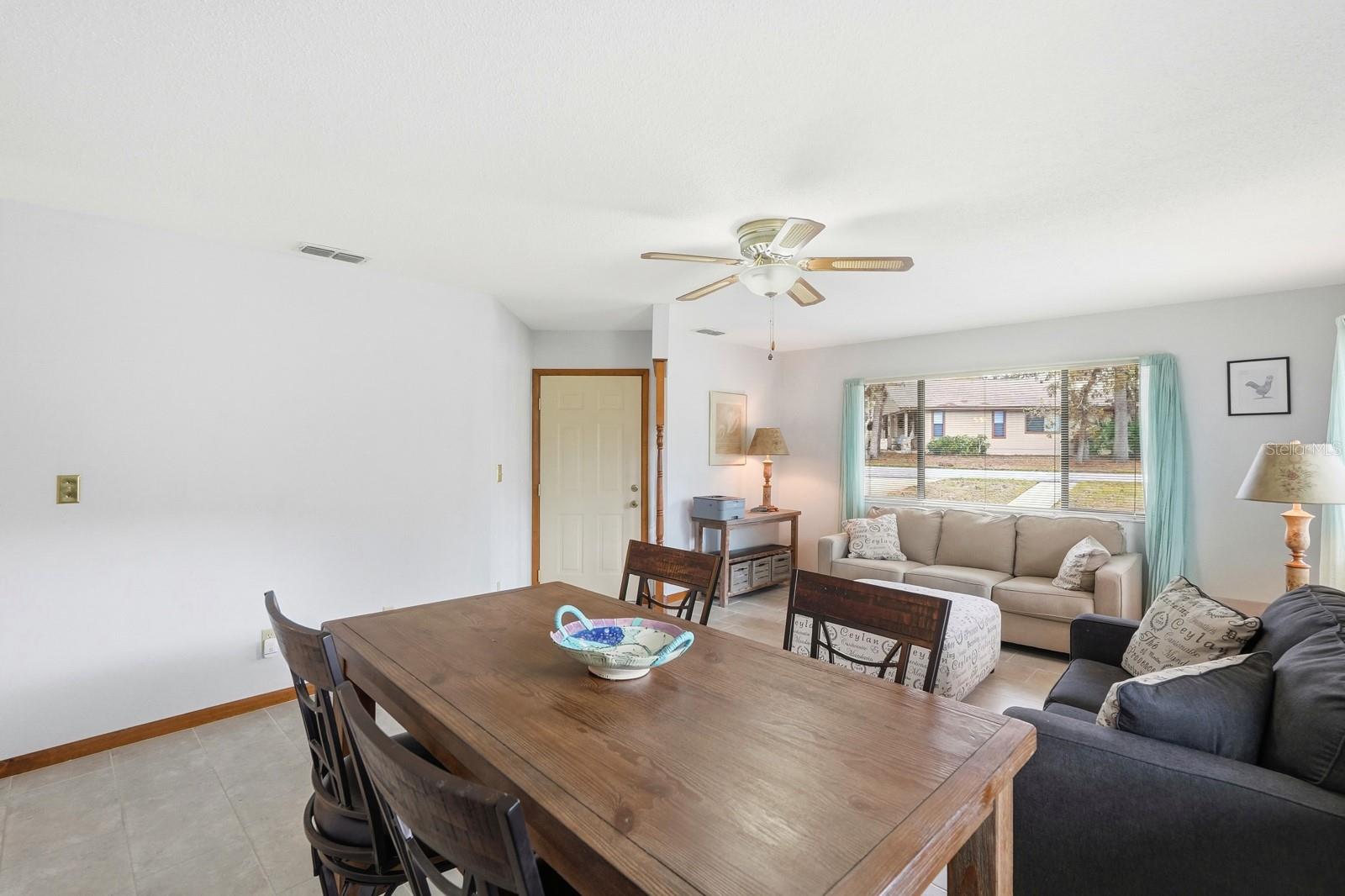 Image 12 of 43 For 11 Lakepoint Circle