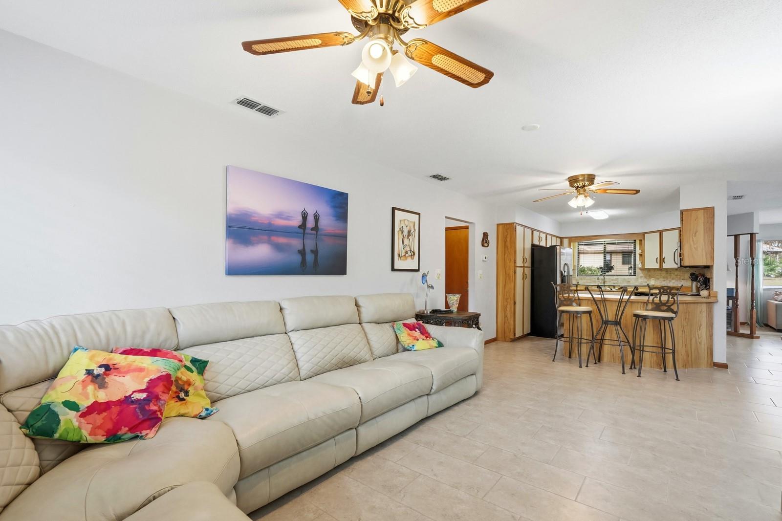 Image 15 of 43 For 11 Lakepoint Circle