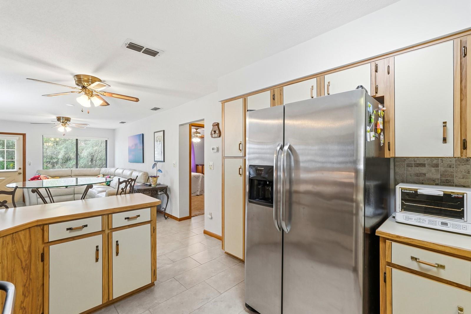 Image 17 of 43 For 11 Lakepoint Circle