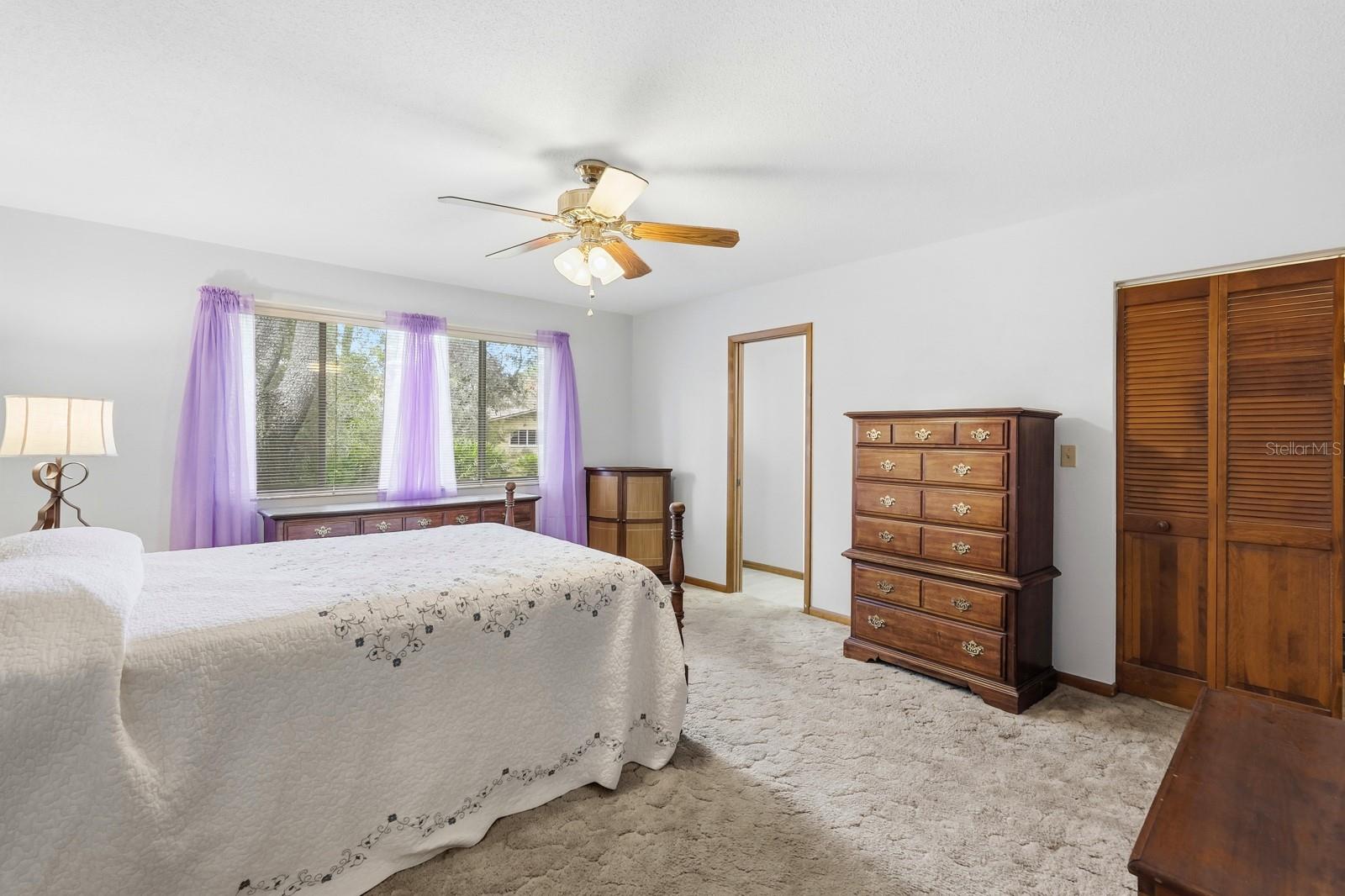 Image 25 of 43 For 11 Lakepoint Circle