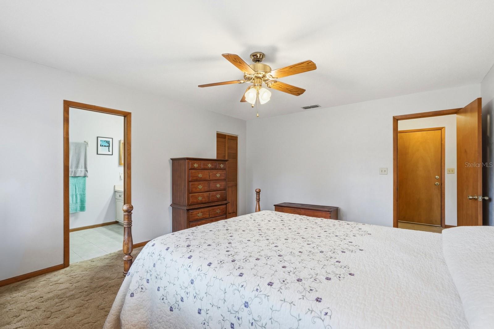 Image 26 of 43 For 11 Lakepoint Circle